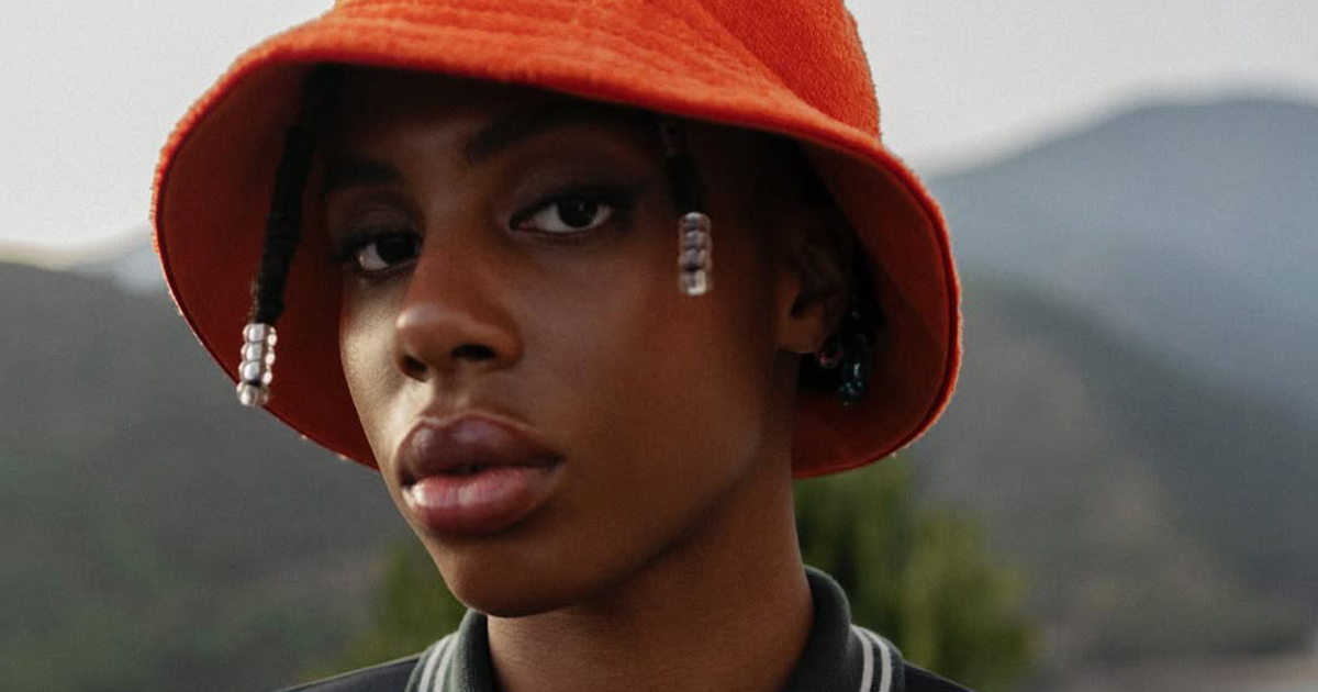 𝐘𝐯𝐞𝐭𝐭𝐞 𝐀𝐬𝐞𝐦𝐨𝐭𝐚: From Spain, Sculpting Light with Every Pose