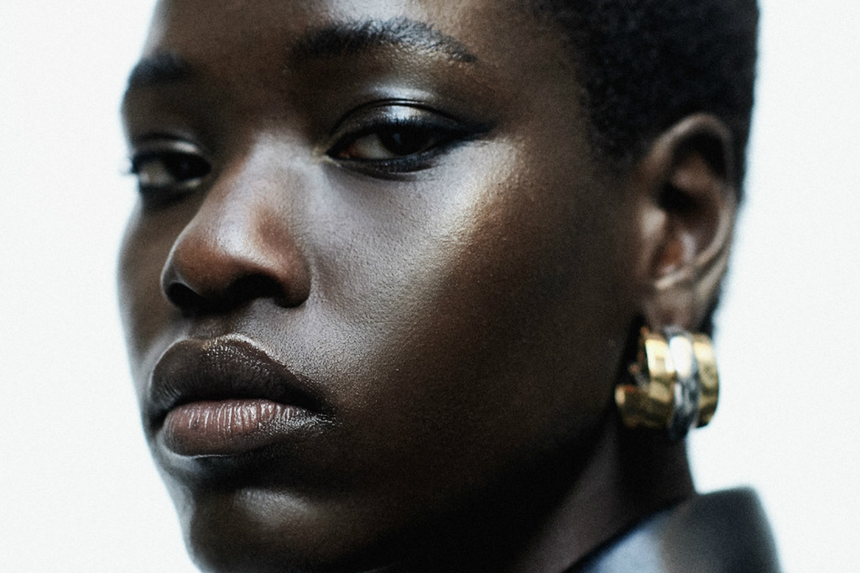 𝐀𝐰𝐚𝐫 𝐎𝐝𝐡𝐢𝐚𝐧𝐠: From Refugee Camp to Global Runway Icon – A Story of Resilience, Beauty, and Purpose
